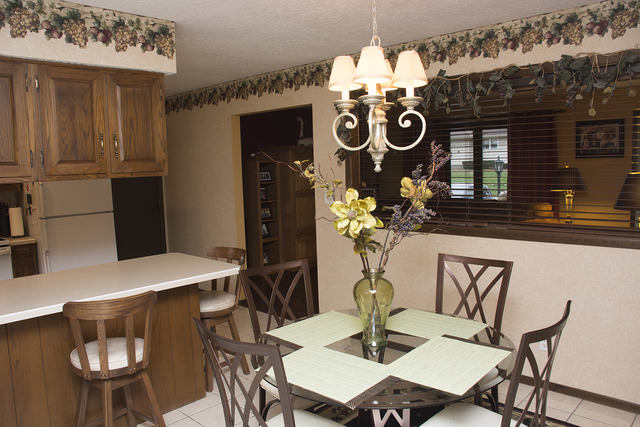 530 E High St, Morrison, IL 61270 photo 5