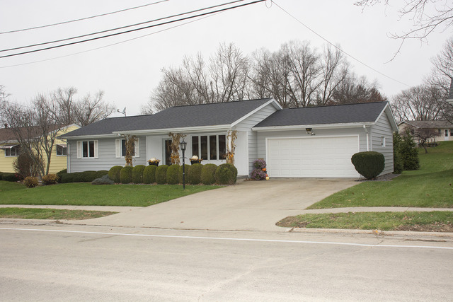 530 E High St, Morrison, IL 61270 photo 1