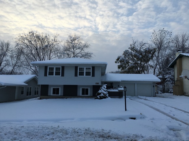 1361 Hassell Dr, Hoffman Estates, IL 60169 photo 1