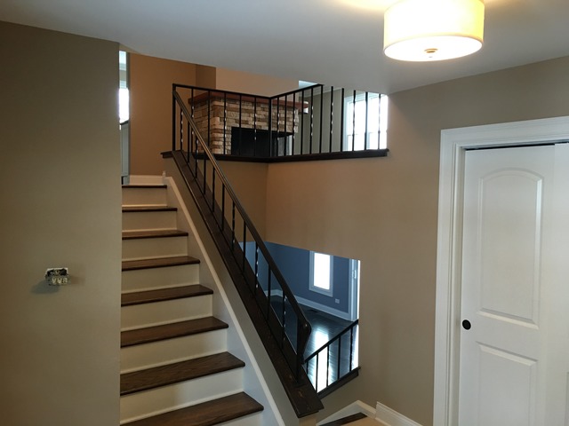 1361 Hassell Dr, Hoffman Estates, IL 60169 photo 2
