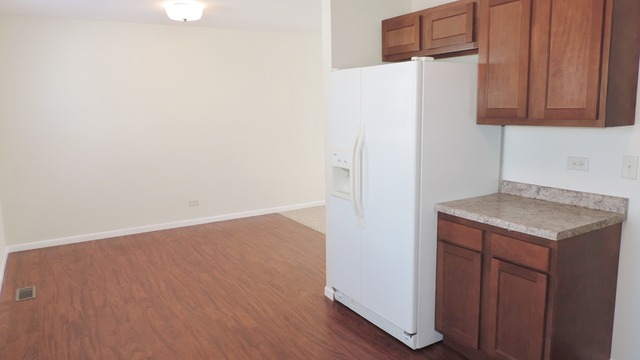 247 Lincoln Dr, Bartlett, IL 60103 photo 6