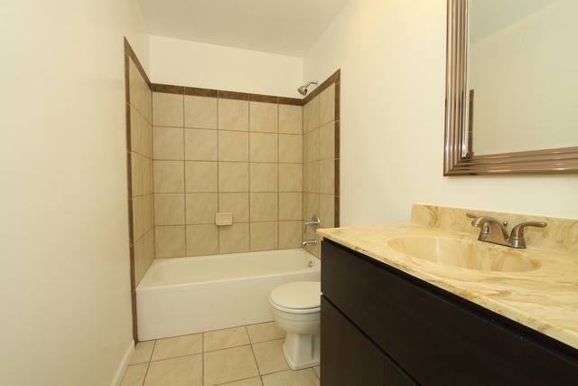 247 Lincoln Dr, Bartlett, IL 60103 photo 9