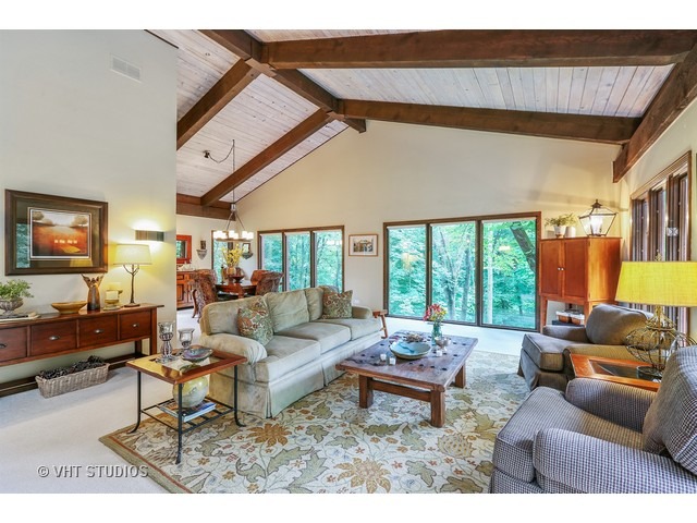 111 River Dr, Cary, IL 60013 photo 2