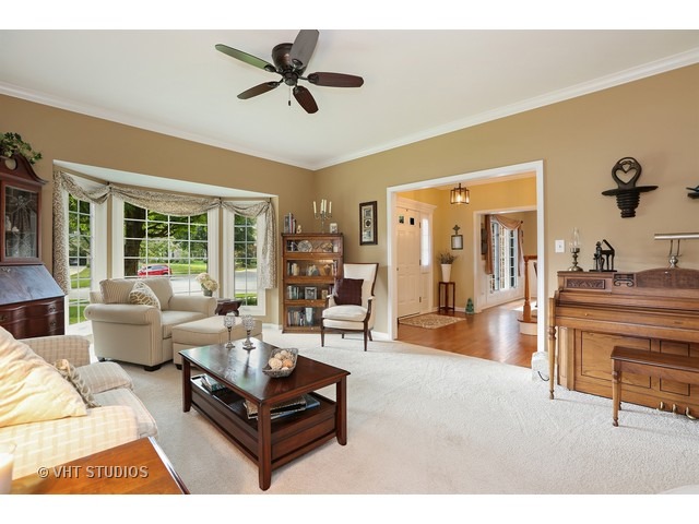 1061 Gallant Ct, Wheaton, IL 60187 photo 4
