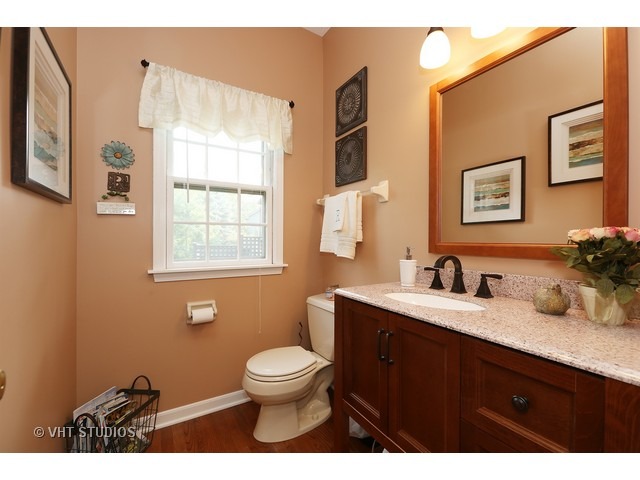 1061 Gallant Ct, Wheaton, IL 60187 photo 13
