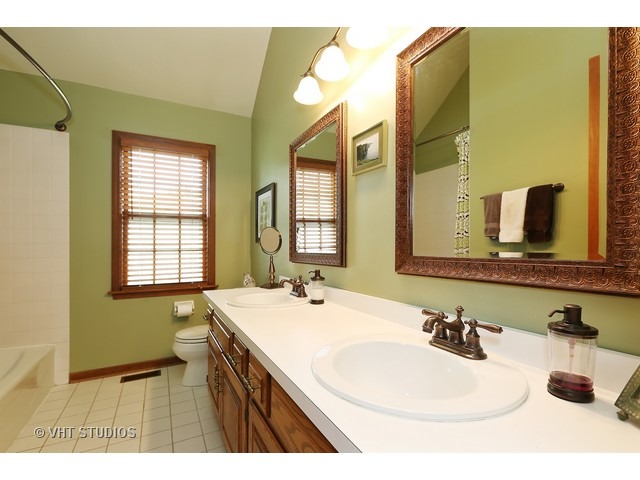 1061 Gallant Ct, Wheaton, IL 60187 photo 20