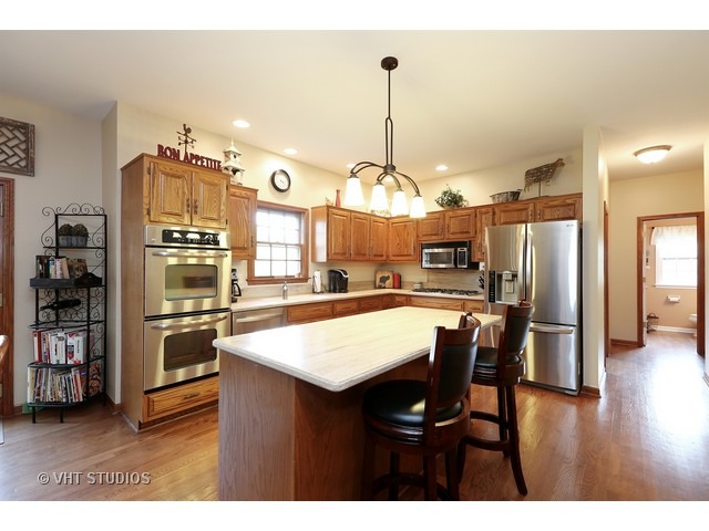 1061 Gallant Ct, Wheaton, IL 60187 photo 6