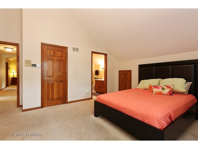 1061 Gallant Ct, Wheaton, IL 60187 photo 17