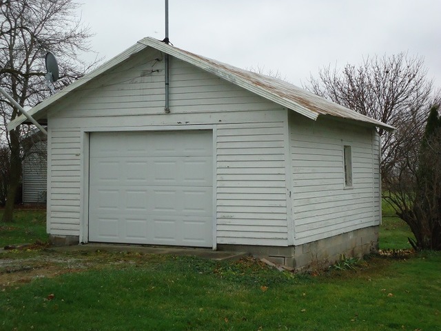 390 E Center St, Sheldon, IL 60966 photo 2