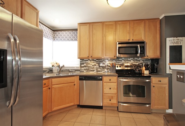 1383 S 6th Ave, Des Plaines, IL 60018 photo 4