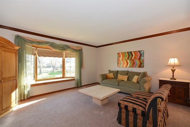 1485 Jasper Dr, Wheaton, IL 60189 photo 3