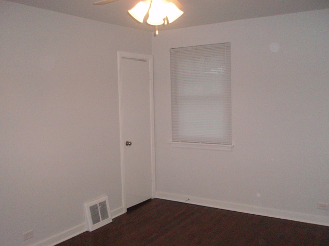 9425 Monroe Ave, Brookfield, IL 60513 photo 17