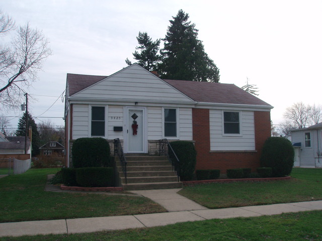 9425 Monroe Ave, Brookfield, IL 60513 photo 1