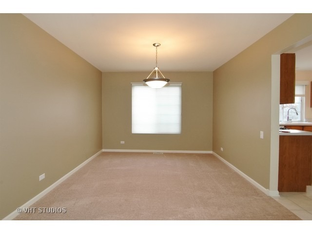 295 Aberdeen Dr, Algonquin, IL 60102 photo 5