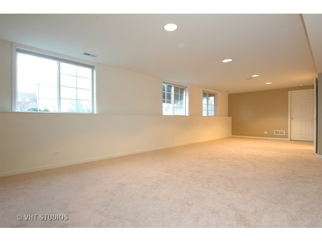 295 Aberdeen Dr, Algonquin, IL 60102 photo 9
