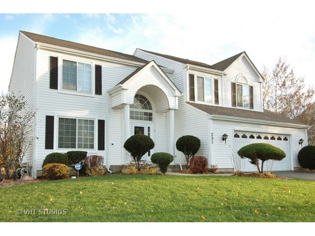 295 Aberdeen Dr, Algonquin, IL 60102 photo 1