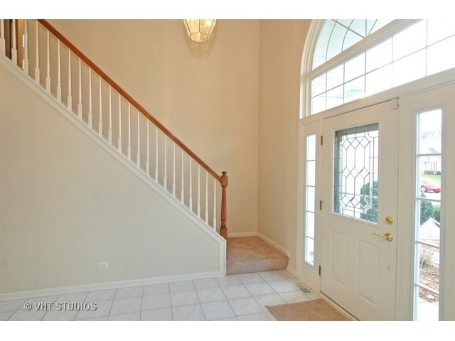 295 Aberdeen Dr, Algonquin, IL 60102 photo 2