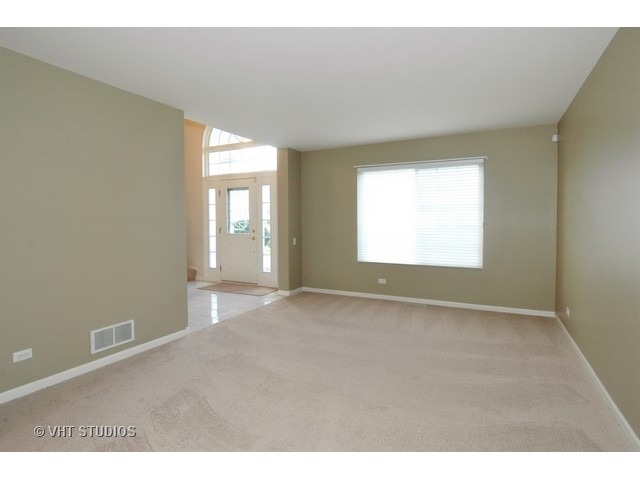 295 Aberdeen Dr, Algonquin, IL 60102 photo 3