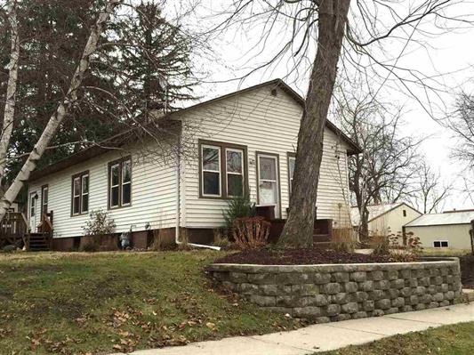 9108 N Main St, Leaf River, IL 61047 photo 1