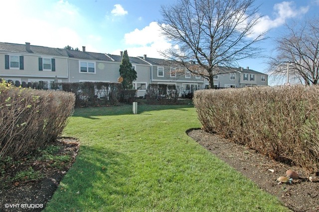 2205 Harwinton Pl, Hoffman Estates, IL 60169 photo 9