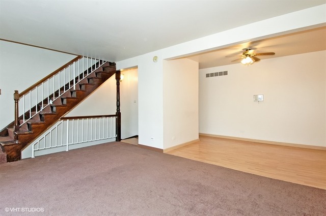 2205 Harwinton Pl, Hoffman Estates, IL 60169 photo 3