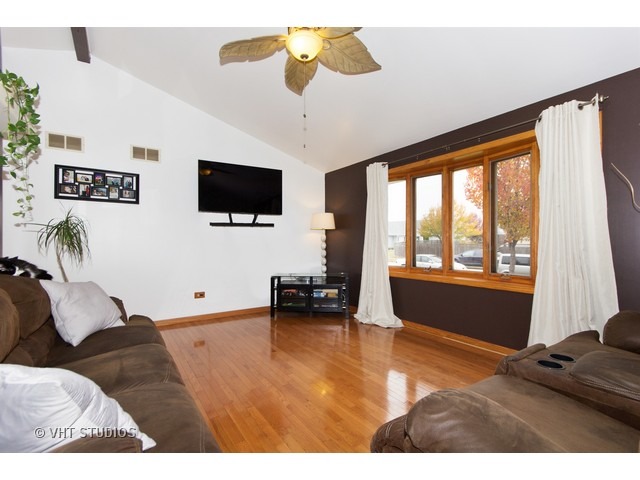 6904 Bitterroot Dr, Plainfield, IL 60586 photo 2