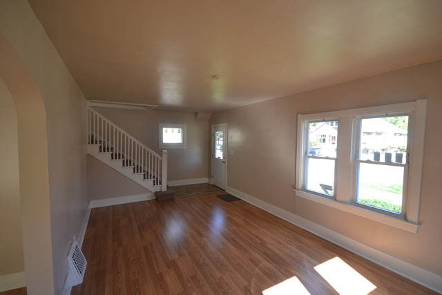 539 S Union St, Aurora, IL 60505 photo 2