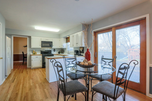 1709 Clyde Dr, Naperville, IL 60565 photo 9
