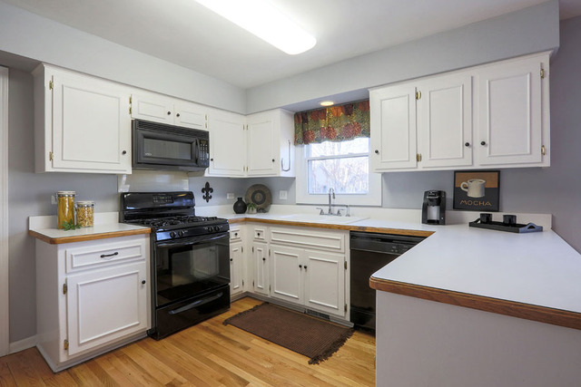 1709 Clyde Dr, Naperville, IL 60565 photo 4