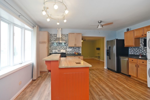 115 E Dennis Rd, Wheeling, IL 60090 photo 4