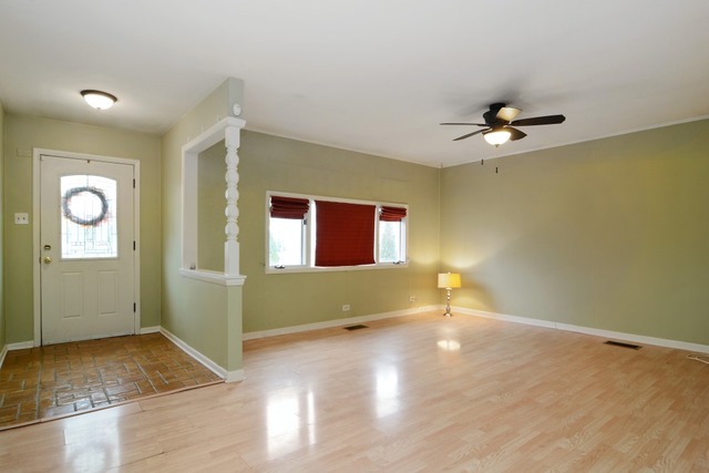 115 E Dennis Rd, Wheeling, IL 60090 photo 2