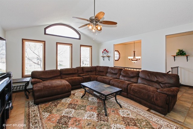 2704 Frank Turk Dr, Plainfield, IL 60586 photo 2