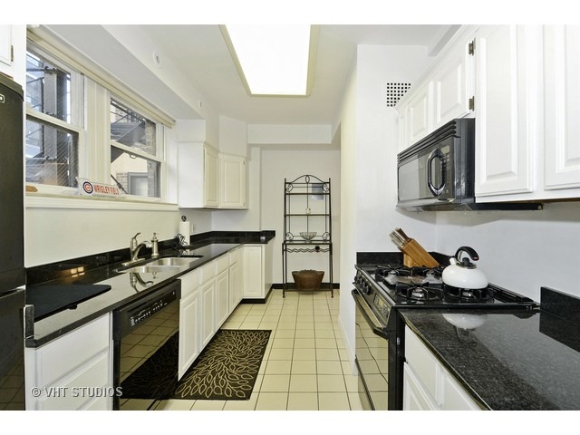 210 E Pearson St #10D, Chicago, IL 60611 photo 4