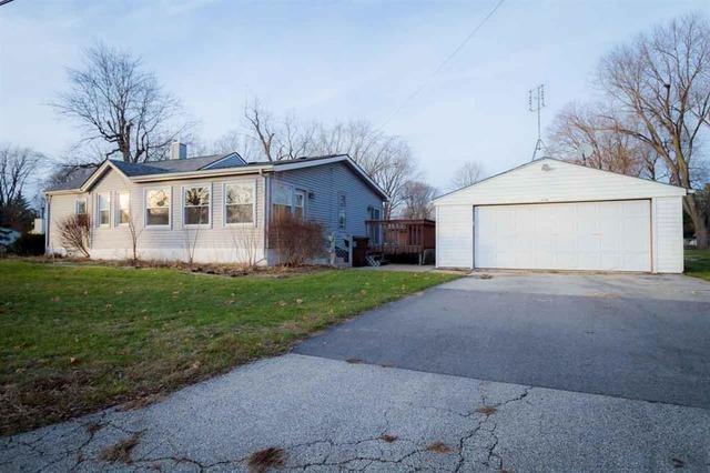 5748 Chestnut St, Roscoe, IL 61073 photo 1