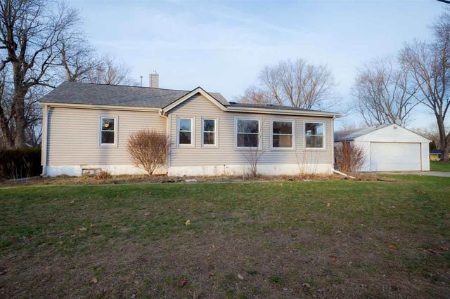 5748 Chestnut St, Roscoe, IL 61073 photo 2