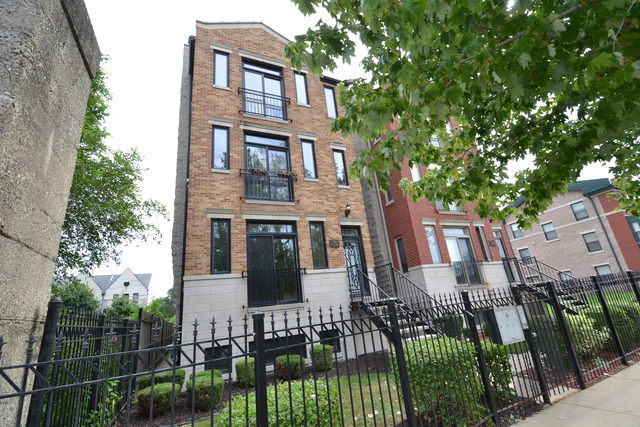 719 E 41st St #1, Chicago, IL 60653 photo 1