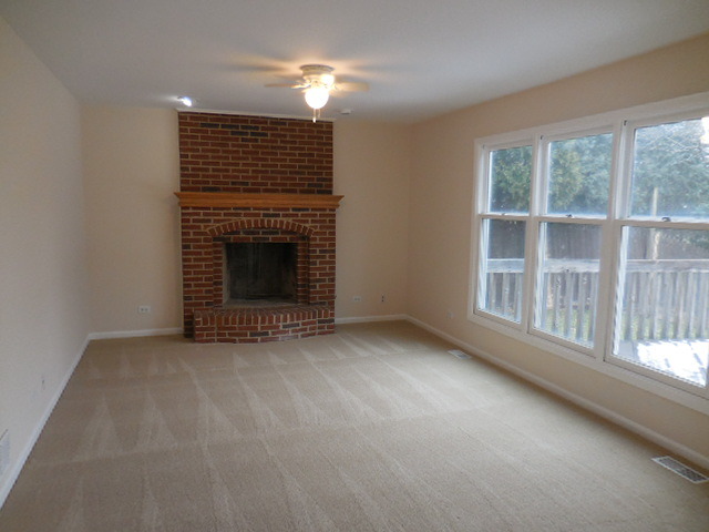 921 Pear Tree Ln, Wheeling, IL 60090 photo 8