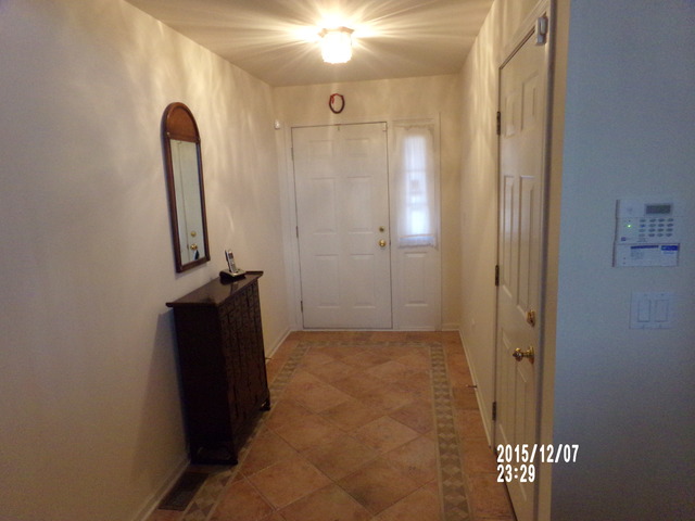 2058 Jeffrey Ct, Elgin, IL 60123 photo 2