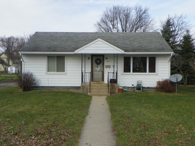 406 E James St, Dwight, IL 60420 photo 1