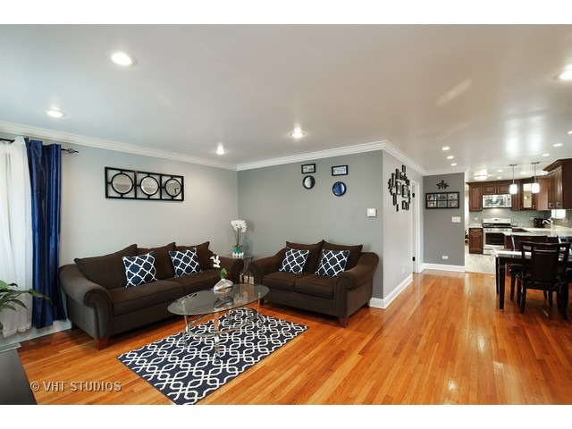 1628 Pitner Ave, Evanston, IL 60201 photo 3