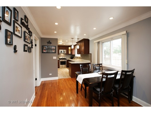 1628 Pitner Ave, Evanston, IL 60201 photo 4