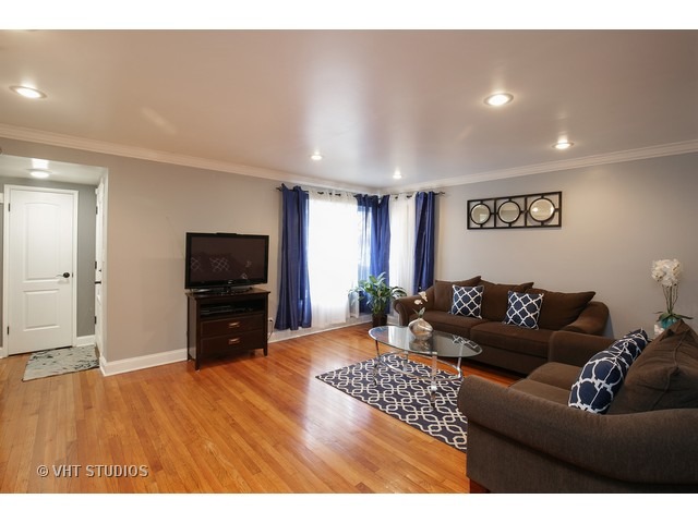 1628 Pitner Ave, Evanston, IL 60201 photo 2