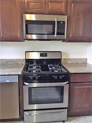 536 Simms St, Aurora, IL 60505 photo 9