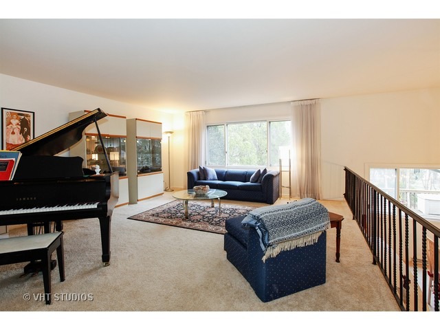 1207 Westhaven Dr, Wheaton, IL 60189 photo 2