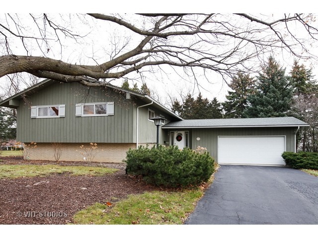 1207 Westhaven Dr, Wheaton, IL 60189 photo 1