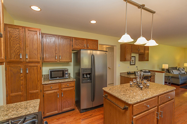 296 Windsor Dr, Bartlett, IL 60103 photo 7