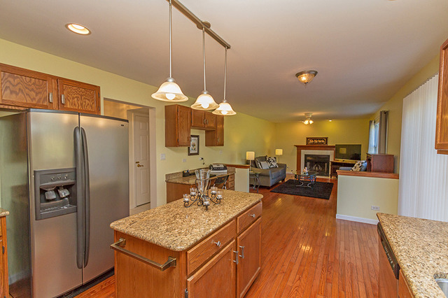 296 Windsor Dr, Bartlett, IL 60103 photo 8