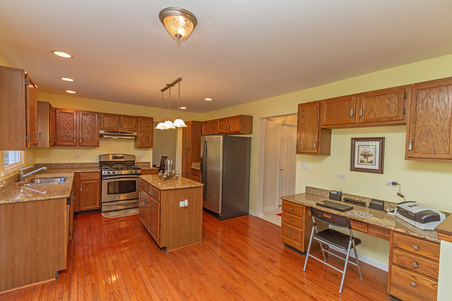 296 Windsor Dr, Bartlett, IL 60103 photo 9