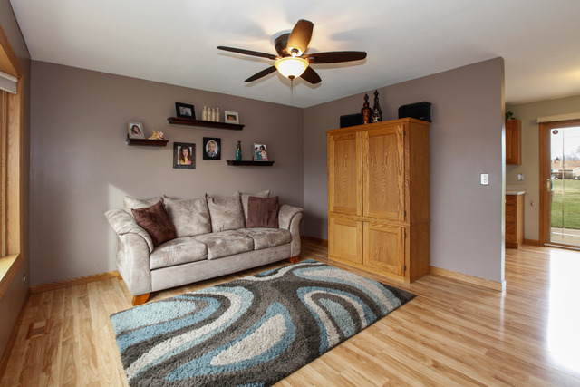 400 Nantucket Ct, Bartlett, IL 60103 photo 2