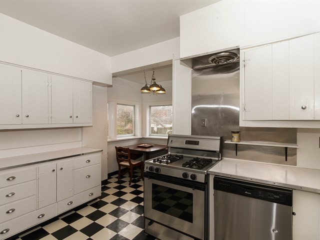 310 N Commonwealth Ave, Elgin, IL 60123 photo 10